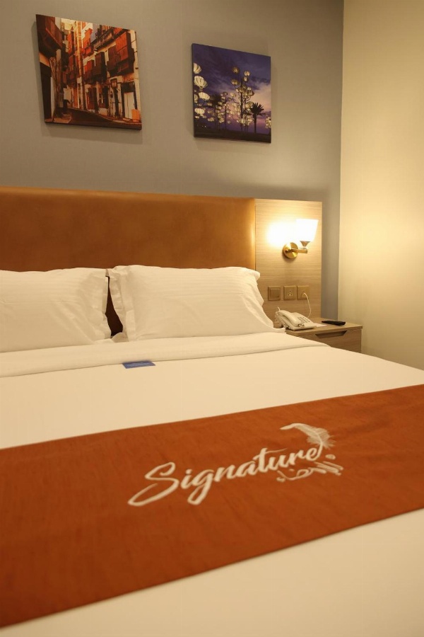 Signature Guest Hotel image 3